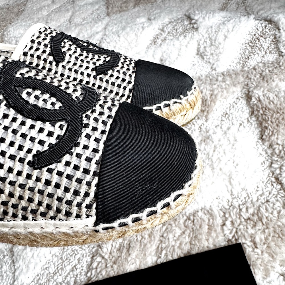 CHANEL WOVEN CAP TOE LEATHER WHITE BLACK LOAFER ESPADRILLE FLAT 40 10 - Picture 11 of 13